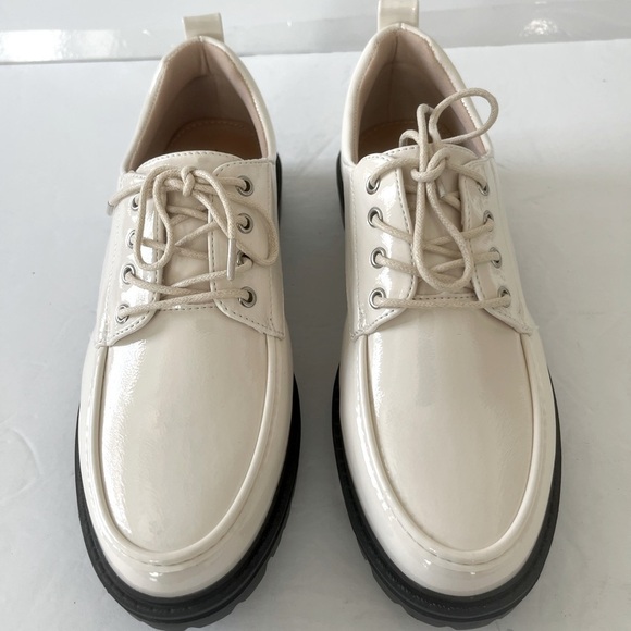 Journee Collection Zina Oxford Lace-Up Lug Sole Loafer Shoes Size 8.5WD Wide NIB - Picture 9 of 11